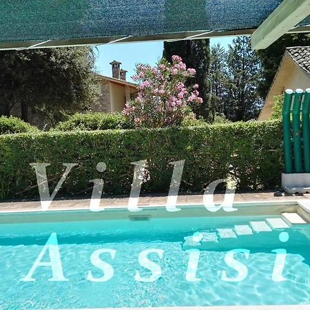 Villa Con Piscina אסיסי מראה חיצוני תמונה