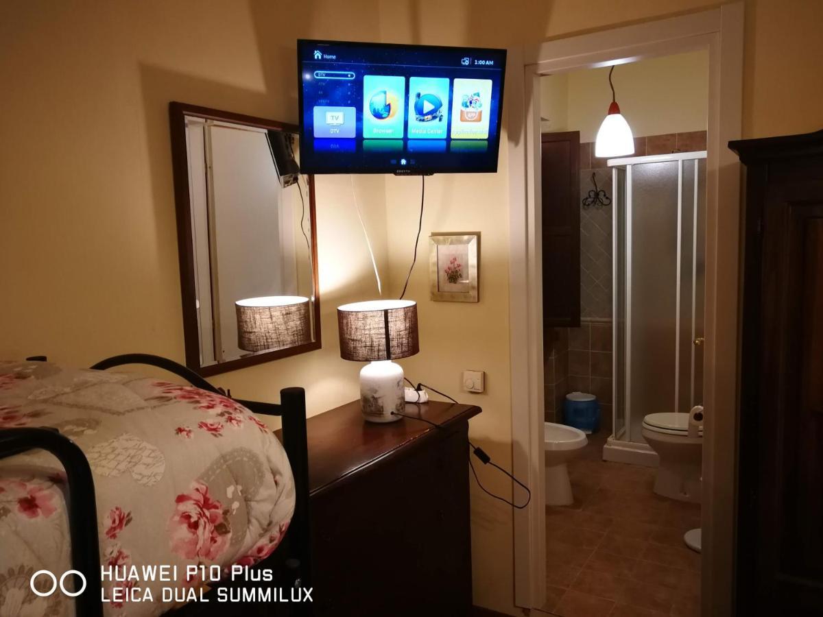 Villa Con Piscina אסיסי מראה חיצוני תמונה