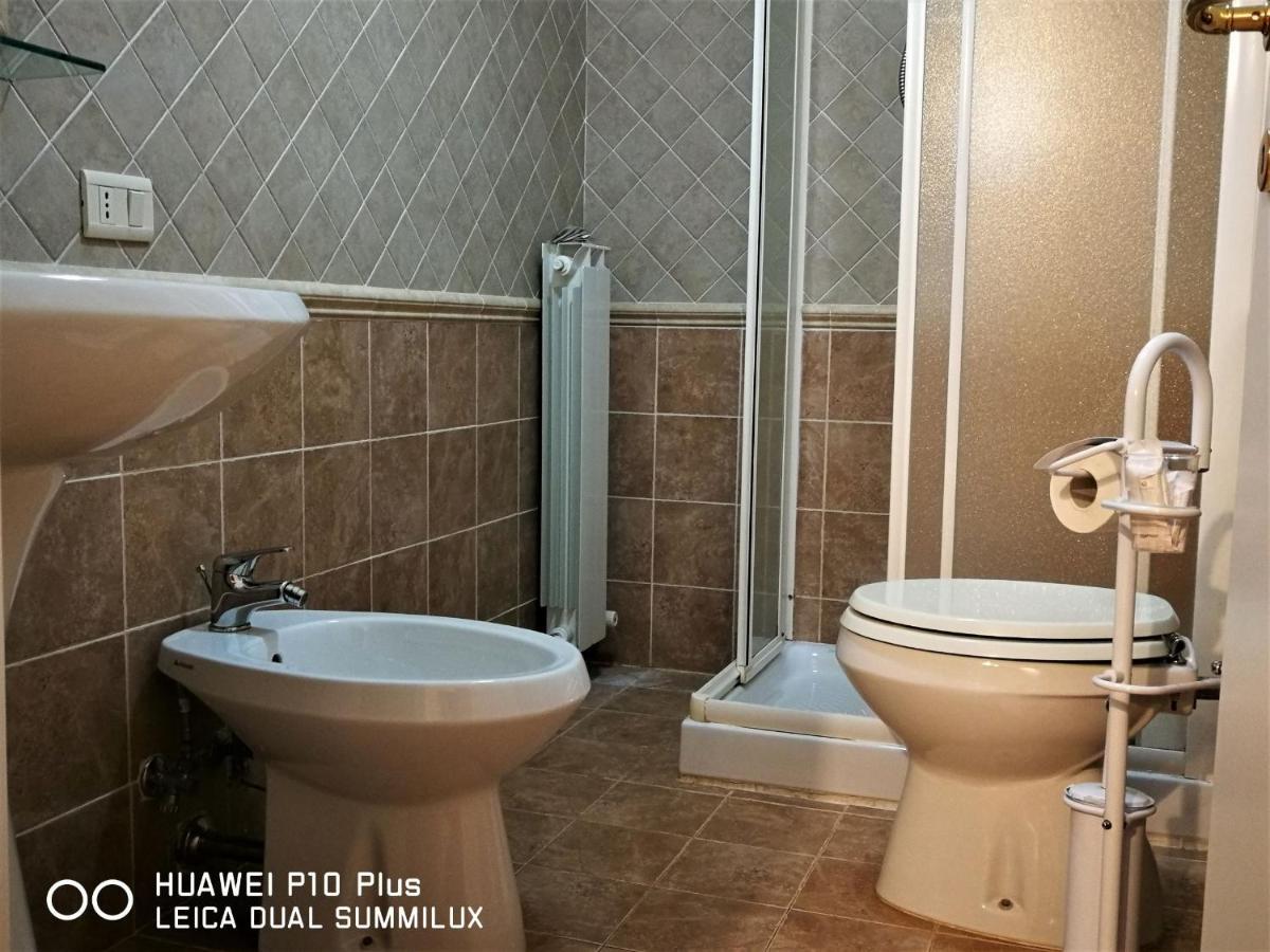 Villa Con Piscina אסיסי מראה חיצוני תמונה