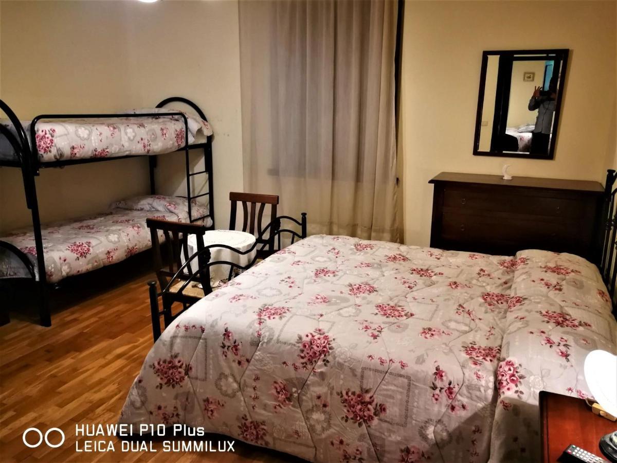Villa Con Piscina אסיסי מראה חיצוני תמונה
