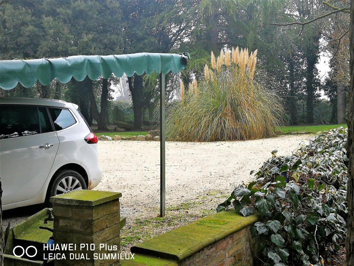 Villa Con Piscina אסיסי מראה חיצוני תמונה