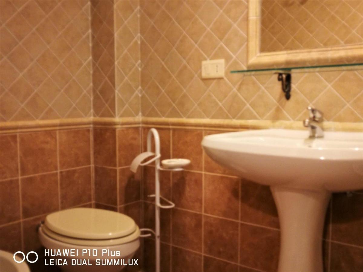 Villa Con Piscina אסיסי מראה חיצוני תמונה