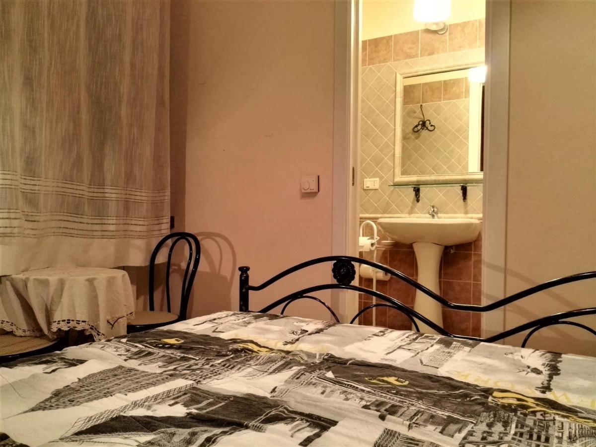 Villa Con Piscina אסיסי מראה חיצוני תמונה