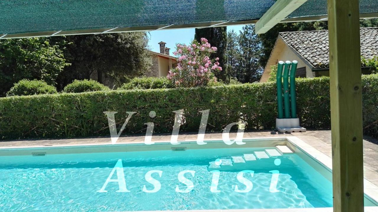 Villa Con Piscina אסיסי מראה חיצוני תמונה