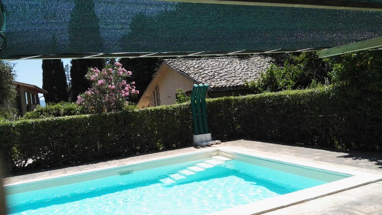 Villa Con Piscina אסיסי מראה חיצוני תמונה
