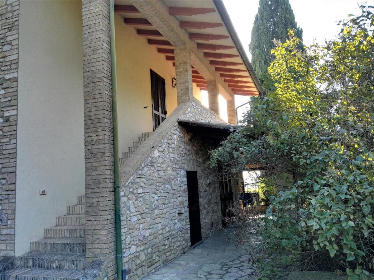 Villa Con Piscina אסיסי מראה חיצוני תמונה