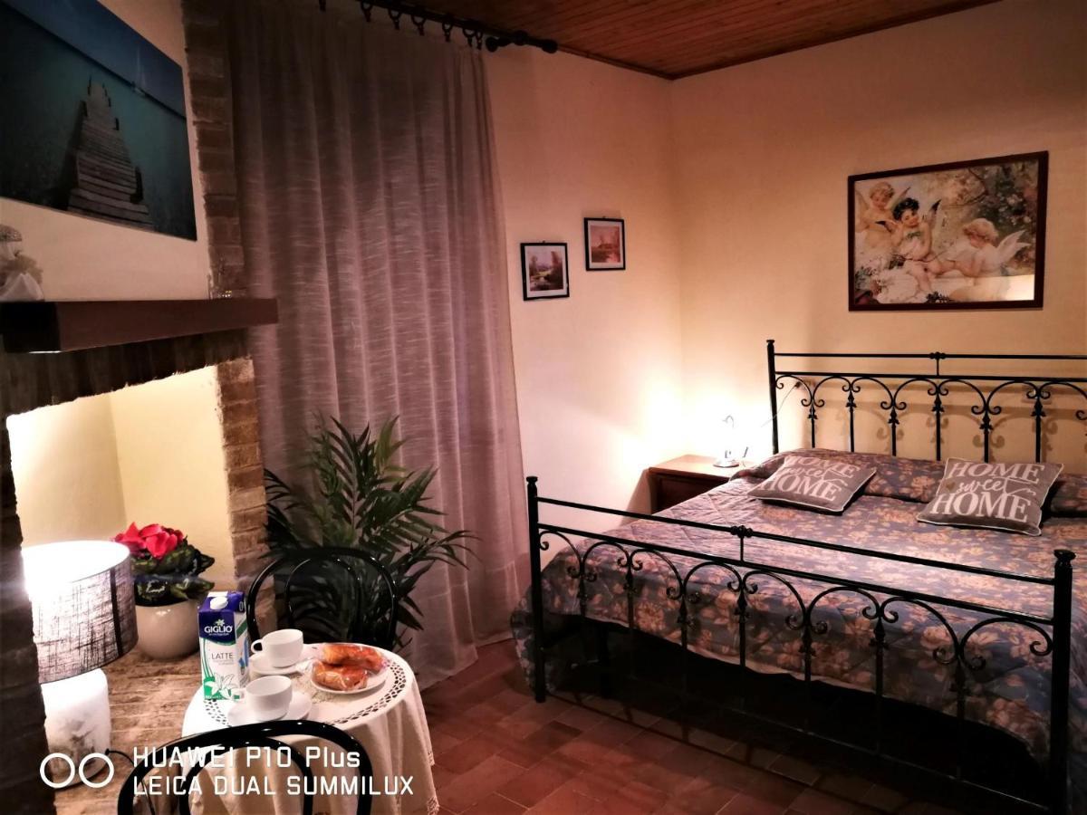 Villa Con Piscina אסיסי מראה חיצוני תמונה