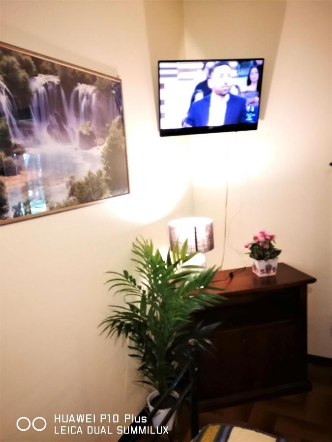 Villa Con Piscina אסיסי מראה חיצוני תמונה