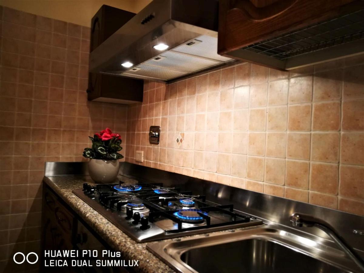 Villa Con Piscina אסיסי מראה חיצוני תמונה