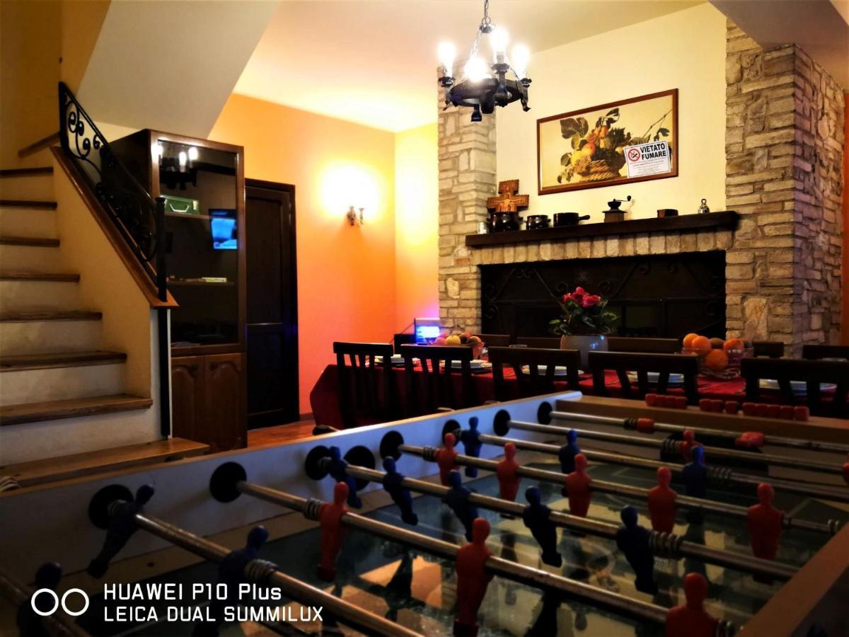 Villa Con Piscina אסיסי מראה חיצוני תמונה