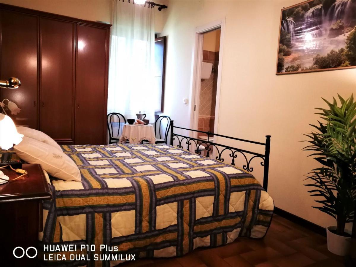 Villa Con Piscina אסיסי מראה חיצוני תמונה